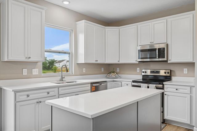 12181 Prairie View Drive NW, Pickerington, OH 43147
