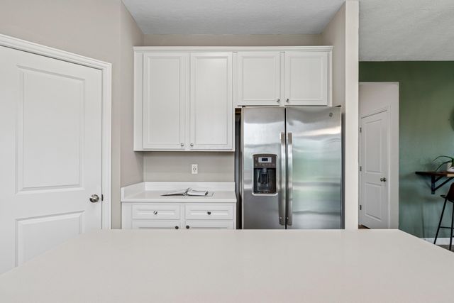 12181 Prairie View Drive NW, Pickerington, OH 43147