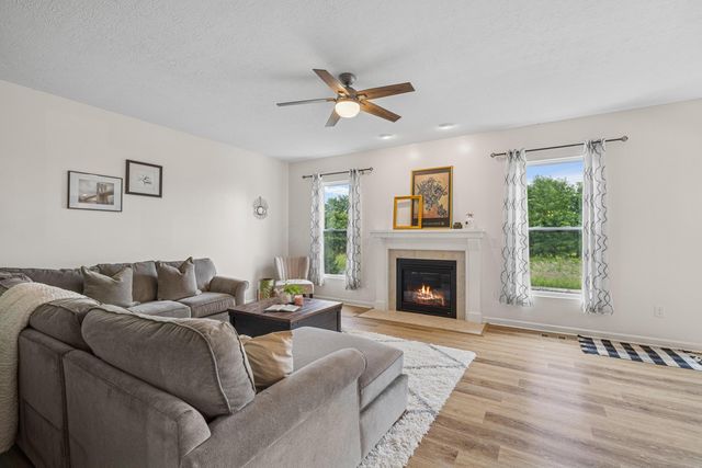 12181 Prairie View Drive NW, Pickerington, OH 43147