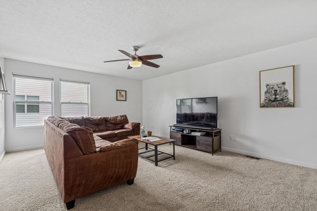 12181 Prairie View Drive NW, Pickerington, OH 43147
