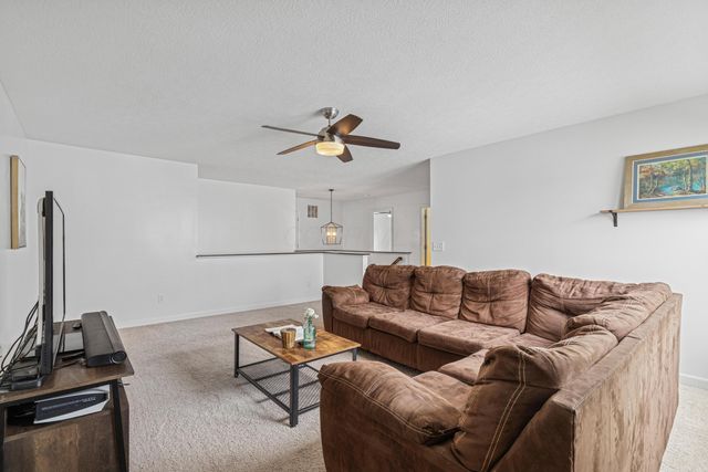12181 Prairie View Drive NW, Pickerington, OH 43147