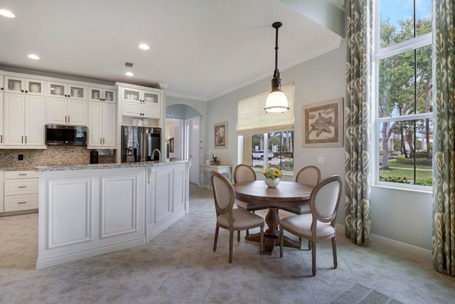 4044 Kingston Lane, Palm Beach Gardens, FL 33418