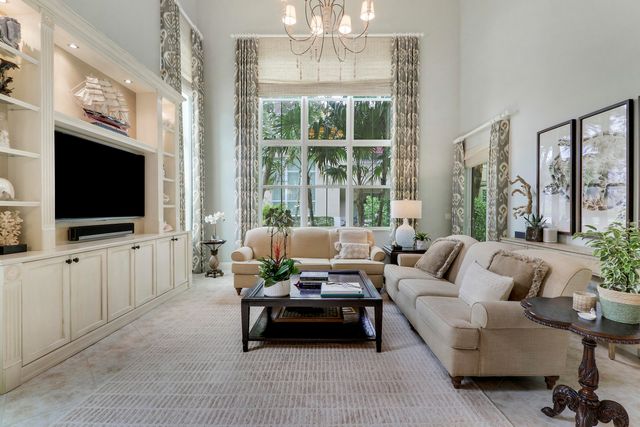 4044 Kingston Lane, Palm Beach Gardens, FL 33418