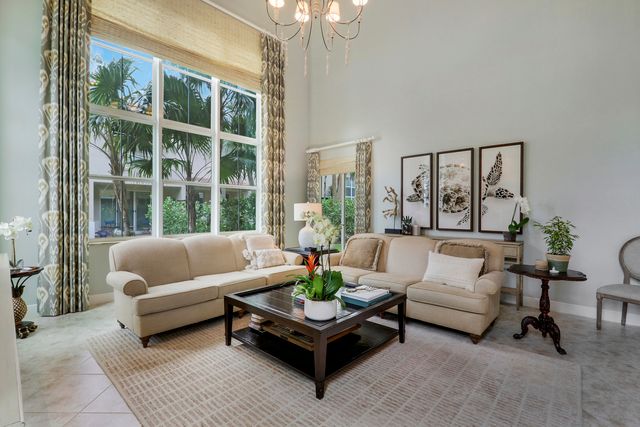 4044 Kingston Lane, Palm Beach Gardens, FL 33418