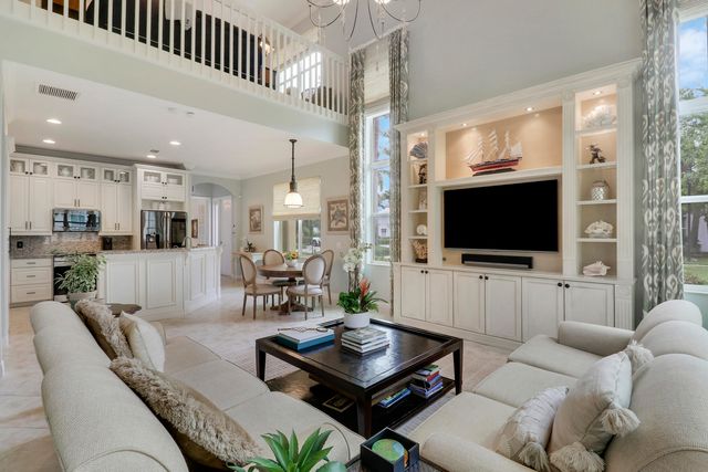 4044 Kingston Lane, Palm Beach Gardens, FL 33418