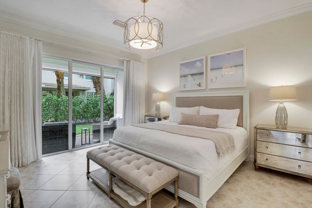 4044 Kingston Lane, Palm Beach Gardens, FL 33418