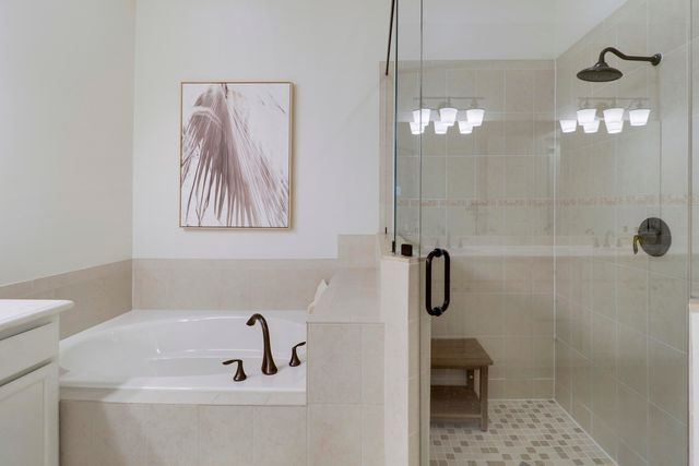 4044 Kingston Lane, Palm Beach Gardens, FL 33418