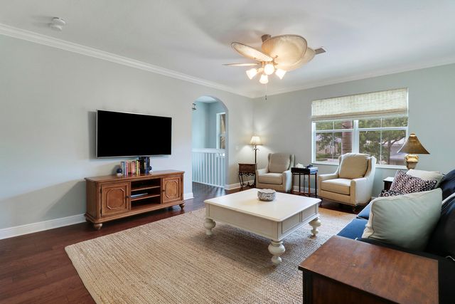 4044 Kingston Lane, Palm Beach Gardens, FL 33418