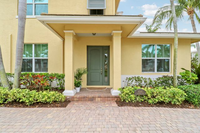 4044 Kingston Lane, Palm Beach Gardens, FL 33418