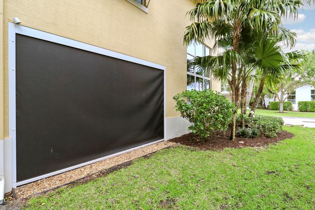 4044 Kingston Lane, Palm Beach Gardens, FL 33418