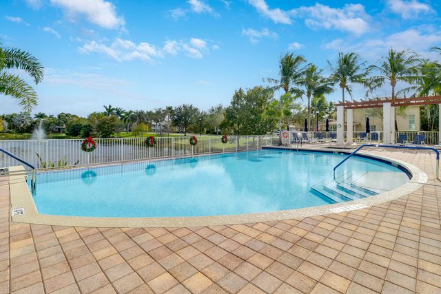 4044 Kingston Lane, Palm Beach Gardens, FL 33418