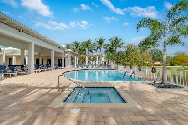 4044 Kingston Lane, Palm Beach Gardens, FL 33418