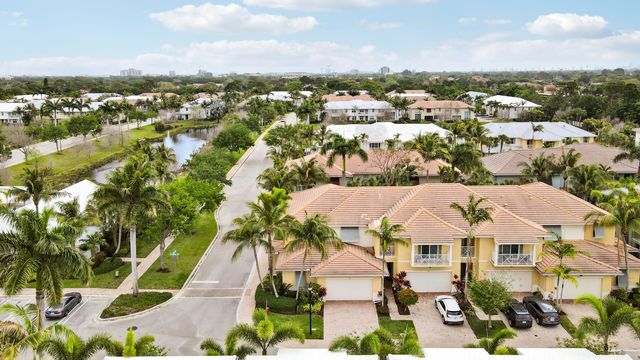 4044 Kingston Lane, Palm Beach Gardens, FL 33418