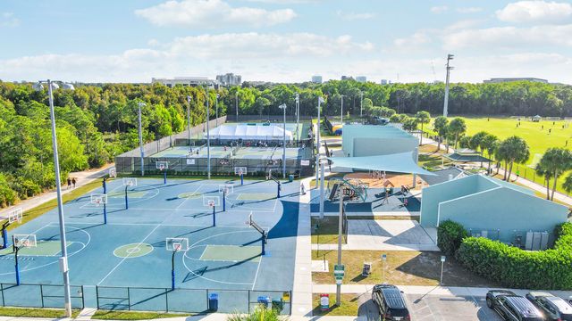 4044 Kingston Lane, Palm Beach Gardens, FL 33418