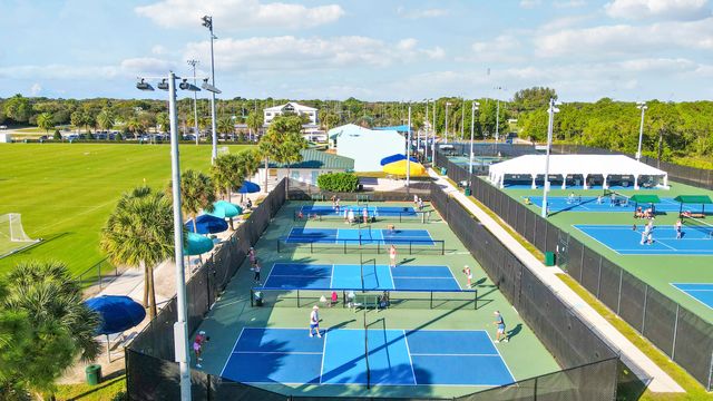 4044 Kingston Lane, Palm Beach Gardens, FL 33418