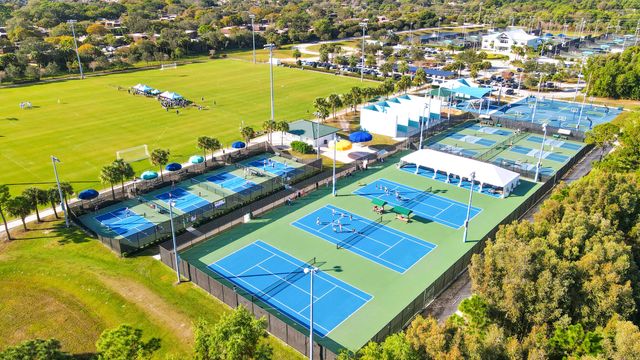 4044 Kingston Lane, Palm Beach Gardens, FL 33418