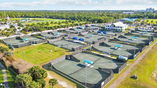 4044 Kingston Lane, Palm Beach Gardens, FL 33418