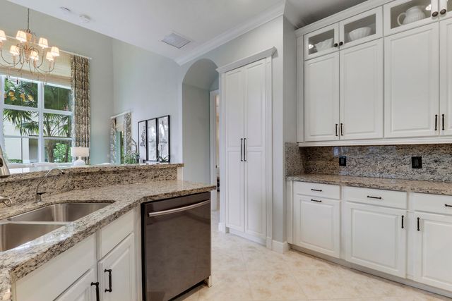 4044 Kingston Lane, Palm Beach Gardens, FL 33418