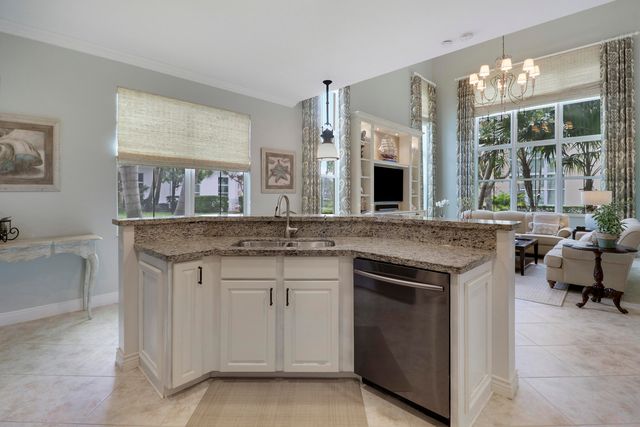 4044 Kingston Lane, Palm Beach Gardens, FL 33418