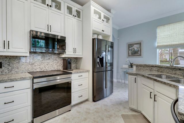 4044 Kingston Lane, Palm Beach Gardens, FL 33418