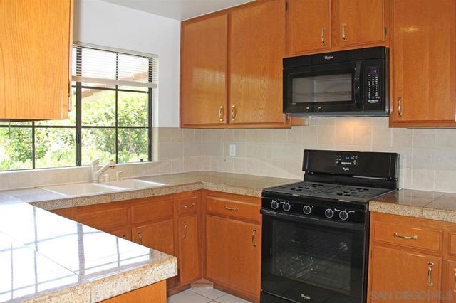 7628 Palmilla Dr 85, San Diego, CA 92122
