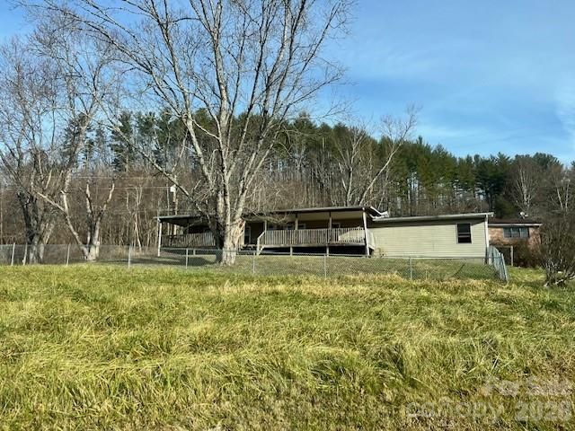 97 Oakland Drive, Burnsville, NC 28714