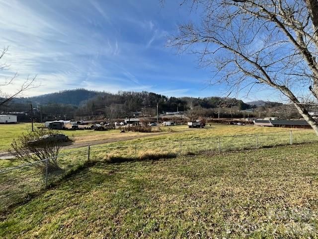 97 Oakland Drive, Burnsville, NC 28714