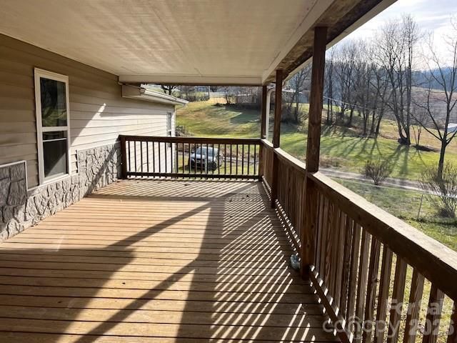 97 Oakland Drive, Burnsville, NC 28714