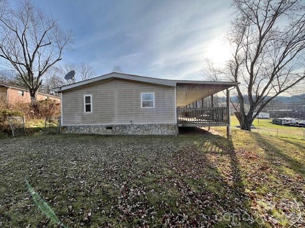 97 Oakland Drive, Burnsville, NC 28714