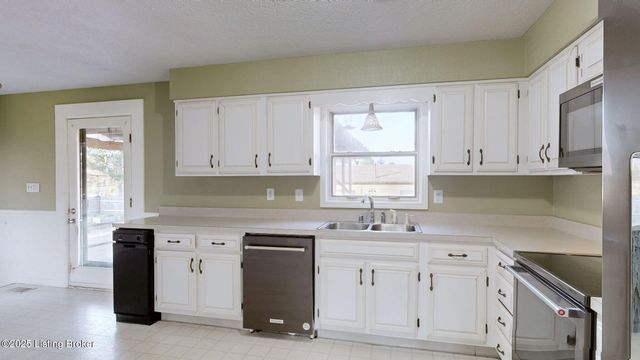 254 Oakridge Ct, Mt Washington, KY 40047