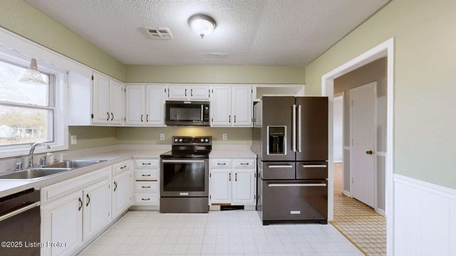 254 Oakridge Ct, Mt Washington, KY 40047