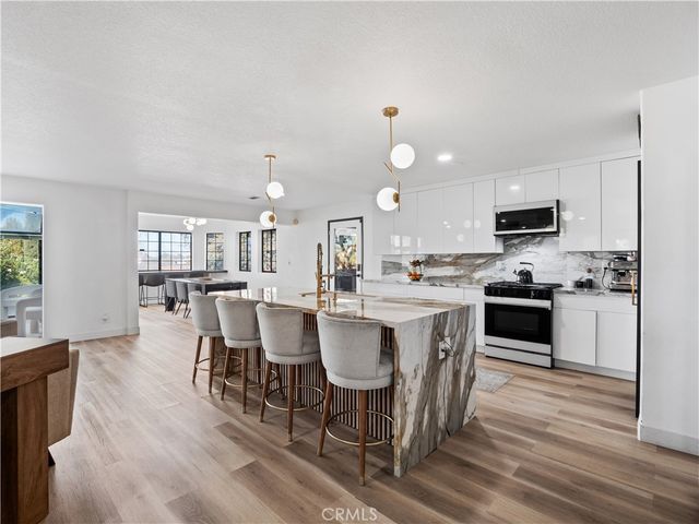 40646 27th Street W, Palmdale, CA 93551