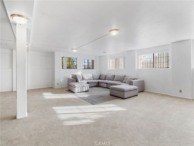 40646 27th Street W, Palmdale, CA 93551