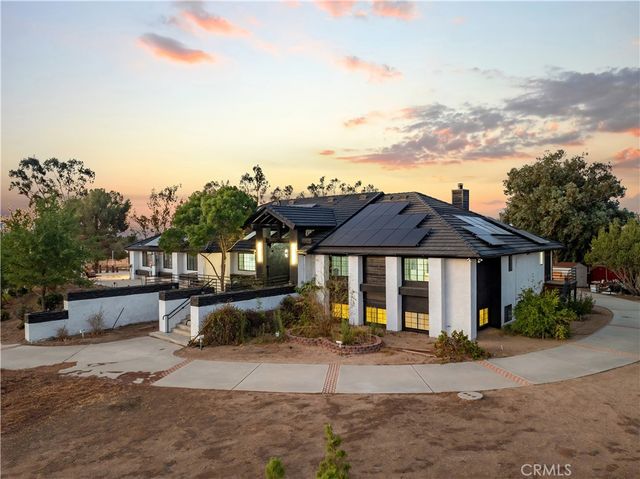 40646 27th Street W, Palmdale, CA 93551