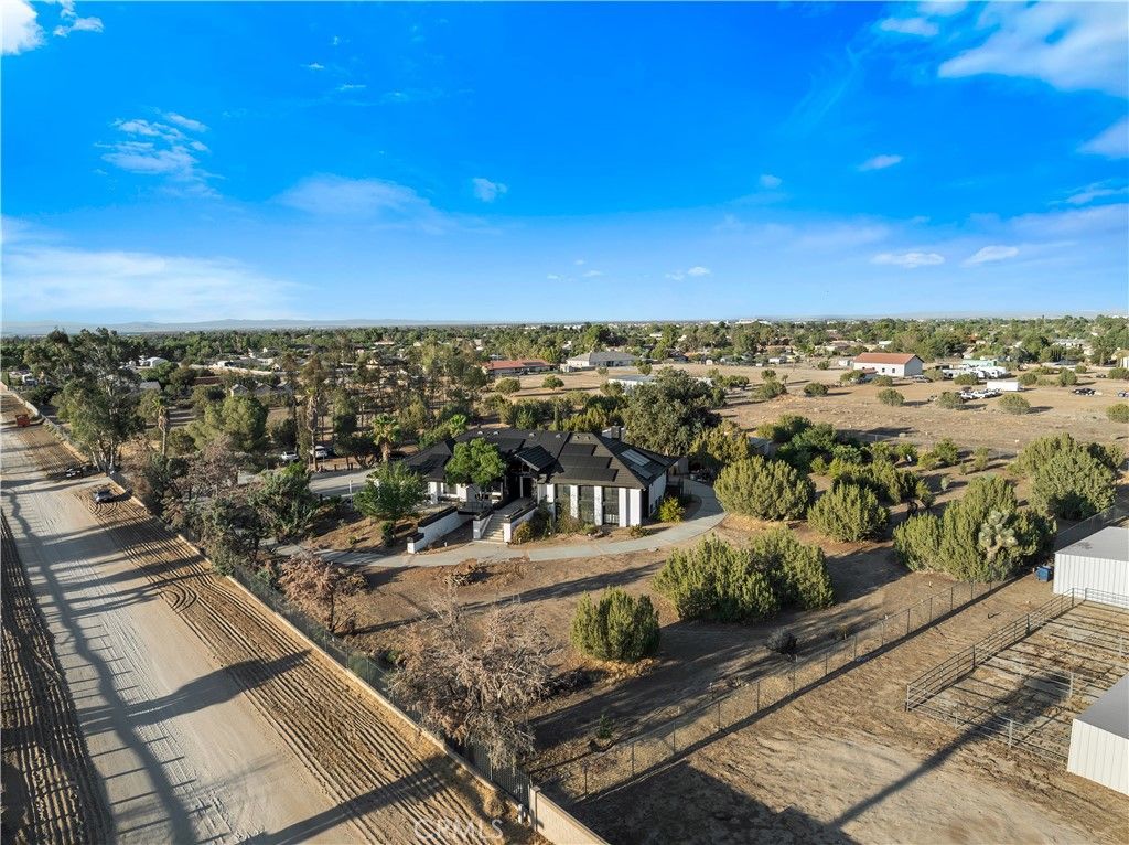 40646 27th Street W, Palmdale, CA 93551