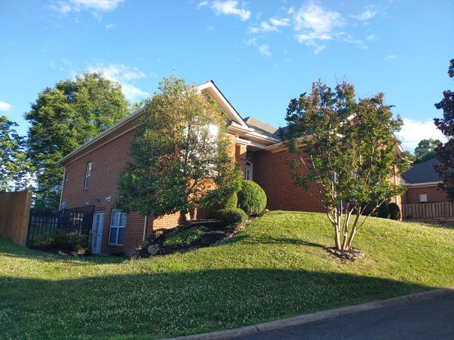 178 CARRIAGE CHASE CIR, Warrenton, VA 20186