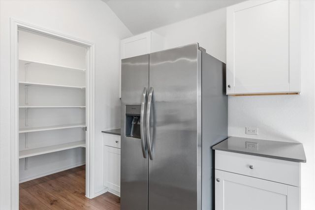 100 Greystone CT, Marble Falls, TX 78654