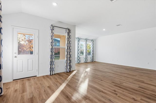 100 Greystone CT, Marble Falls, TX 78654