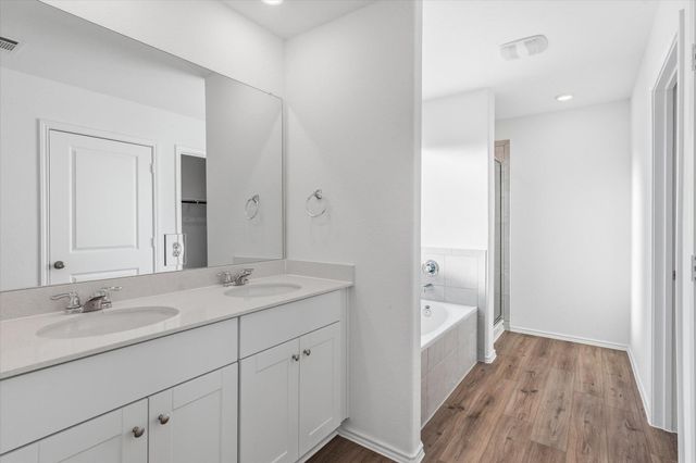 100 Greystone CT, Marble Falls, TX 78654