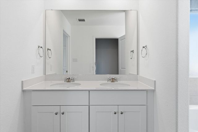 100 Greystone CT, Marble Falls, TX 78654