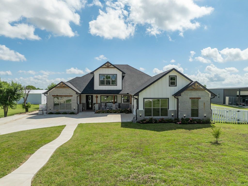 633 N Stovall DR, Robinson, TX 76706