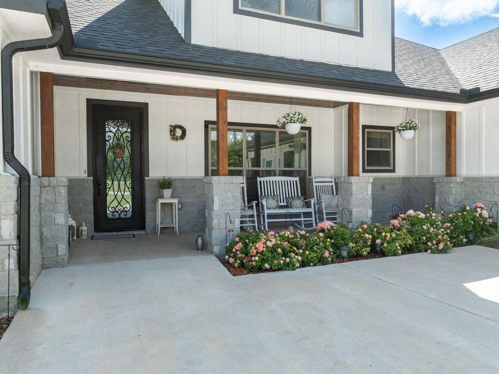 633 N Stovall DR, Robinson, TX 76706