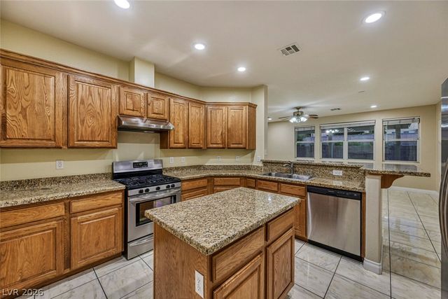 9609 Rolling Thunder Avenue, Las Vegas, NV 89148