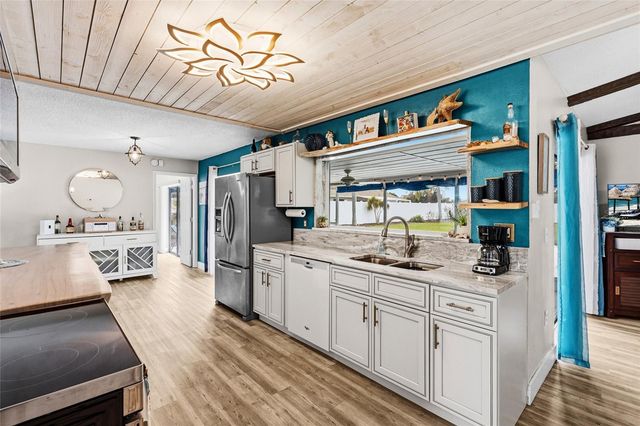 7320 MEADOWBROOK DRIVE, Sarasota, FL 34243