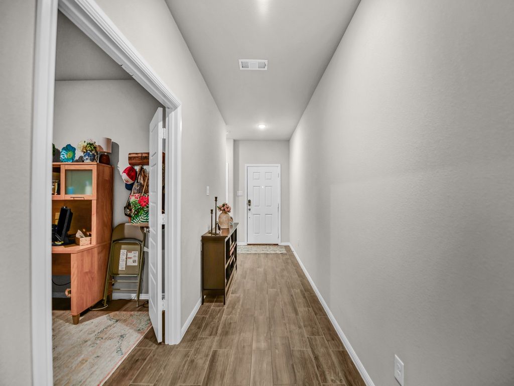 9137 Rock Nettle Drive, Fort Worth, TX 76131 — photo 3