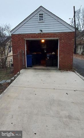 2021 32ND PL SE, Washington, DC 20020