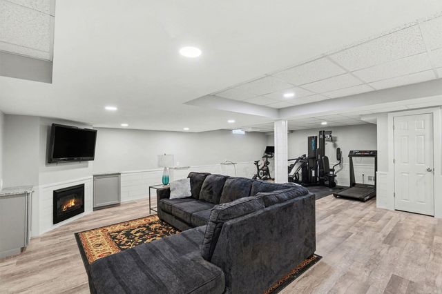 21368 Rome Street, Macomb Twp, MI 48044