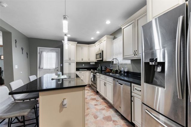 504 Howell St, Dawson, PA 15428