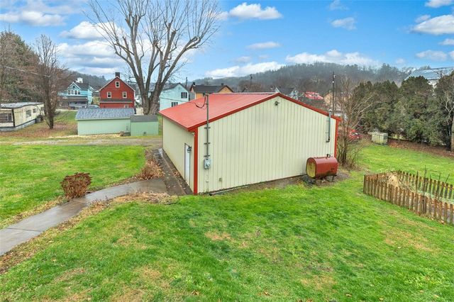 504 Howell St, Dawson, PA 15428