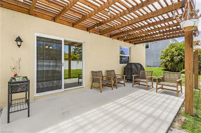 2235 SW 2nd LN, Cape Coral, FL 33991